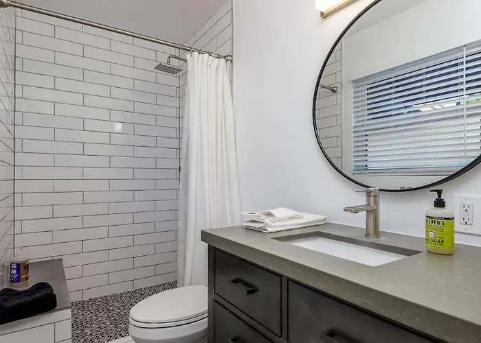 Pool, Hot Tub, 5 Minutes To Old Town Holiday home