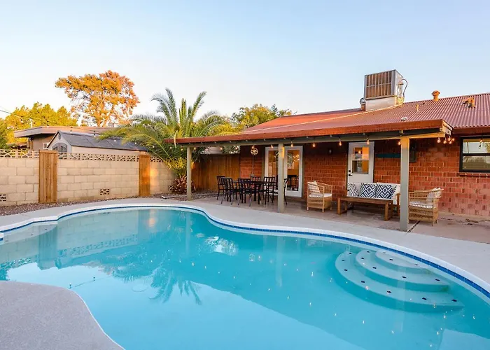 Holiday home Pool, Hot Tub, 5 Minutes To Old Town Scottsdale