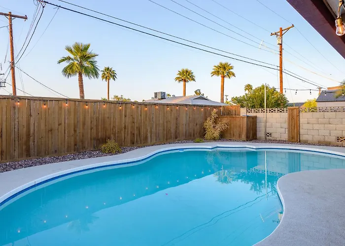 Pool, Hot Tub, 5 Minutes To Old Town Holiday home