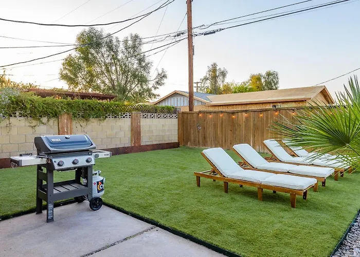 Pool, Hot Tub, 5 Minutes To Old Town Holiday home *