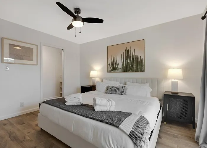 Pool, Hot Tub, 5 Minutes To Old Town Holiday home Scottsdale