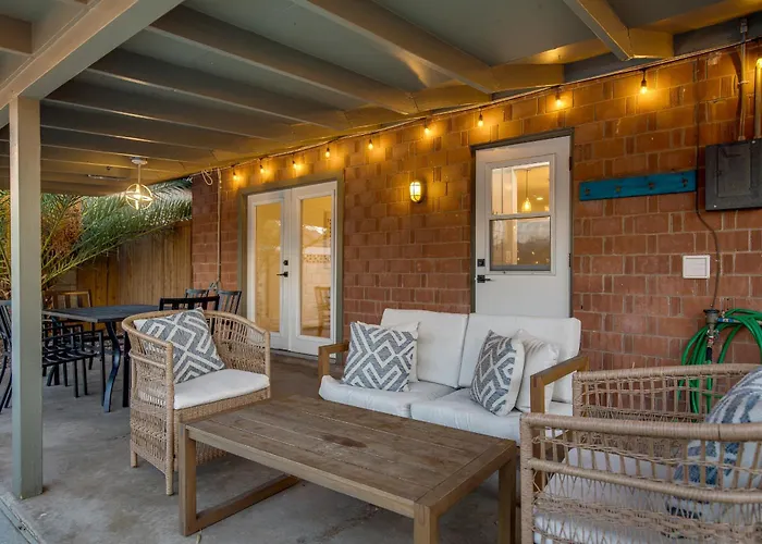 Pool, Hot Tub, 5 Minutes To Old Town Holiday home